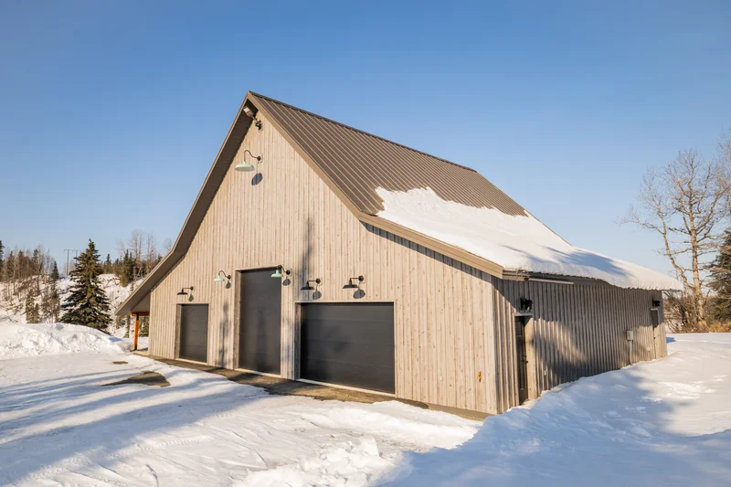 Sterling Timber Workshop — Clear-Span Scissor Truss Interior Bay